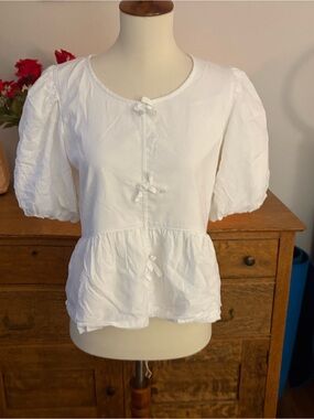 Abercrombie Kids White Puff-Sleeve Peplum Top size 15/16